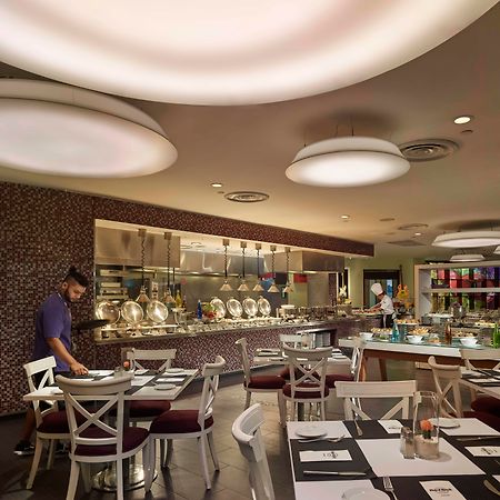 Hard Rock Hotel Penang Batu Ferringhi Esterno foto The interior of the restaurant