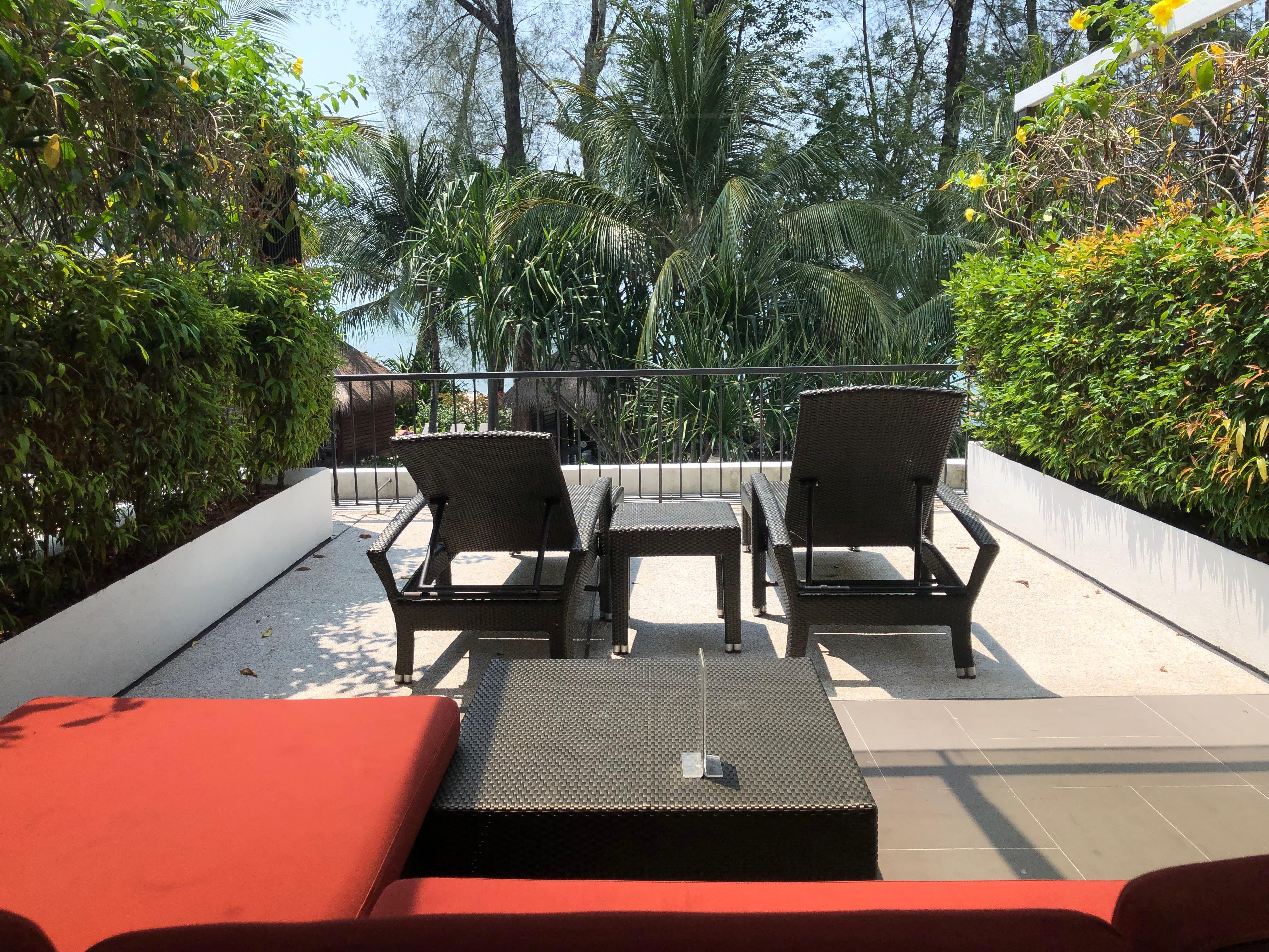 Hard Rock Hotel Penang Batu Ferringhi Esterno foto The rooftop pool at the hotel